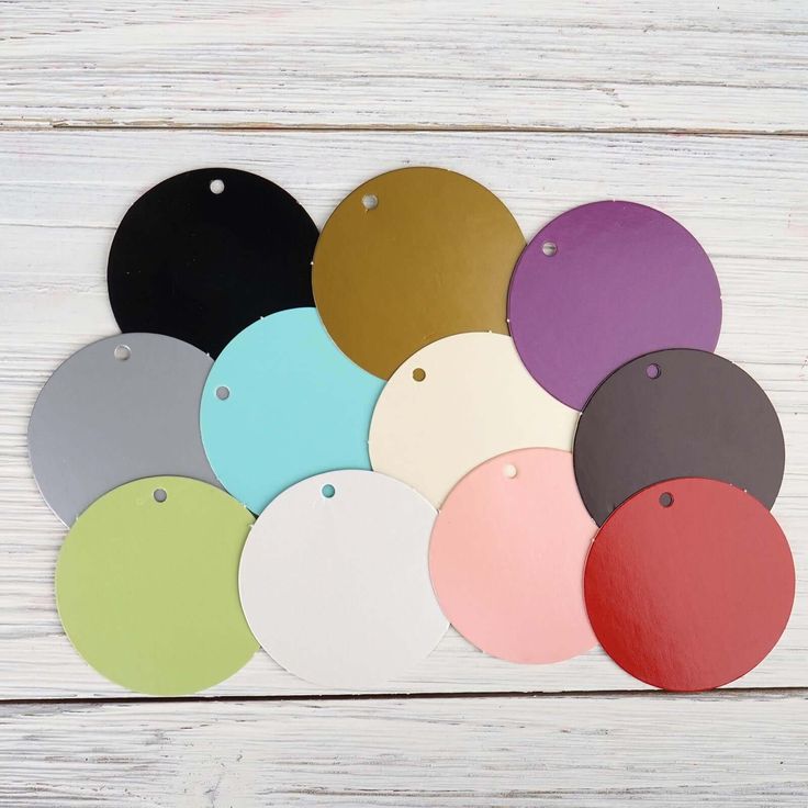 Round Tags for Professional Branding and Product Presentation
